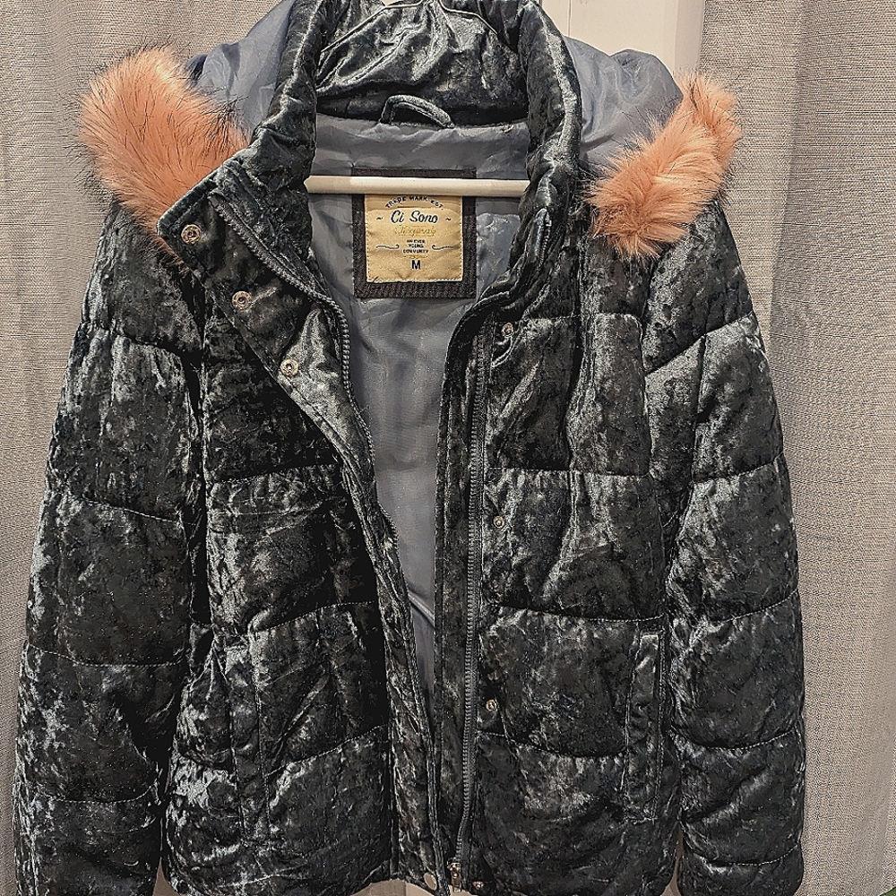 Ladies adorable Ci Sono velvet jacket.